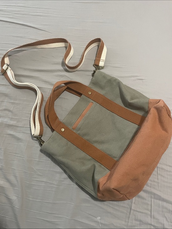 thirty-one Handbags - New without tags Thirty One Canvas Tote